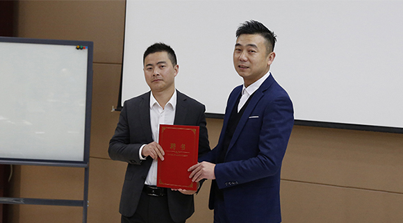 頭條！總經(jīng)理親自頒發(fā)聘書，科恩電器商學(xué)院迎來新校長！